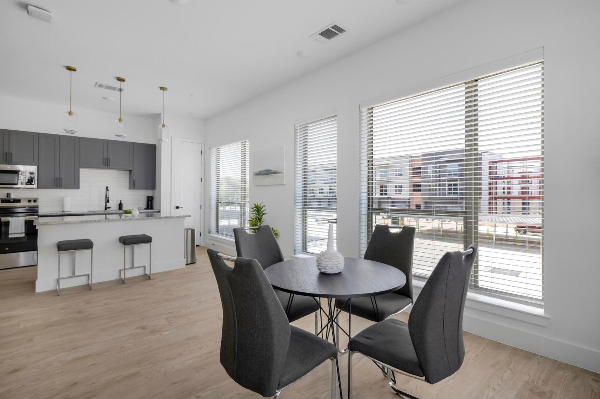 Railyard Apartments By Barsala Denton Habitación foto