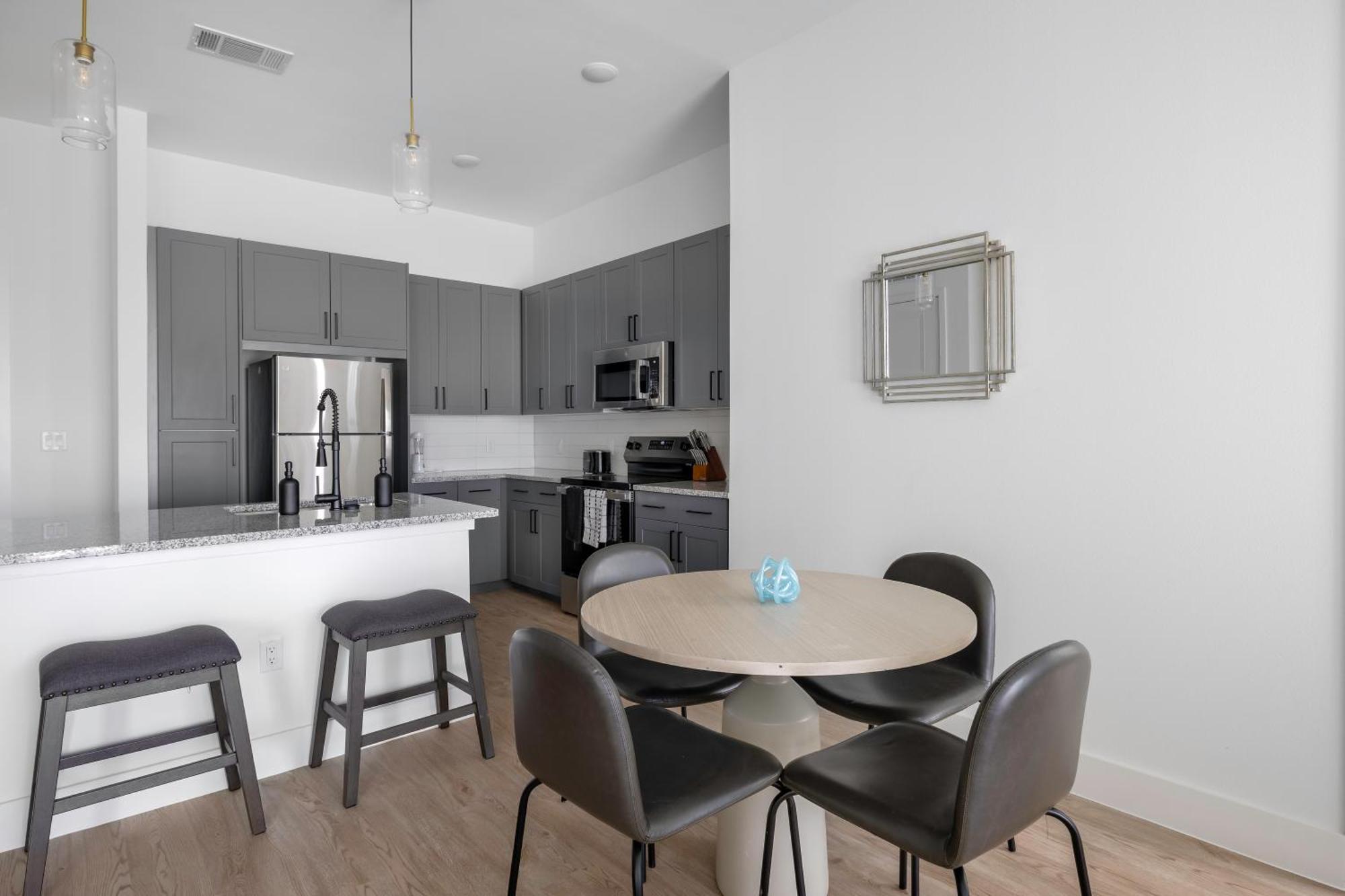 Railyard Apartments By Barsala Denton Habitación foto