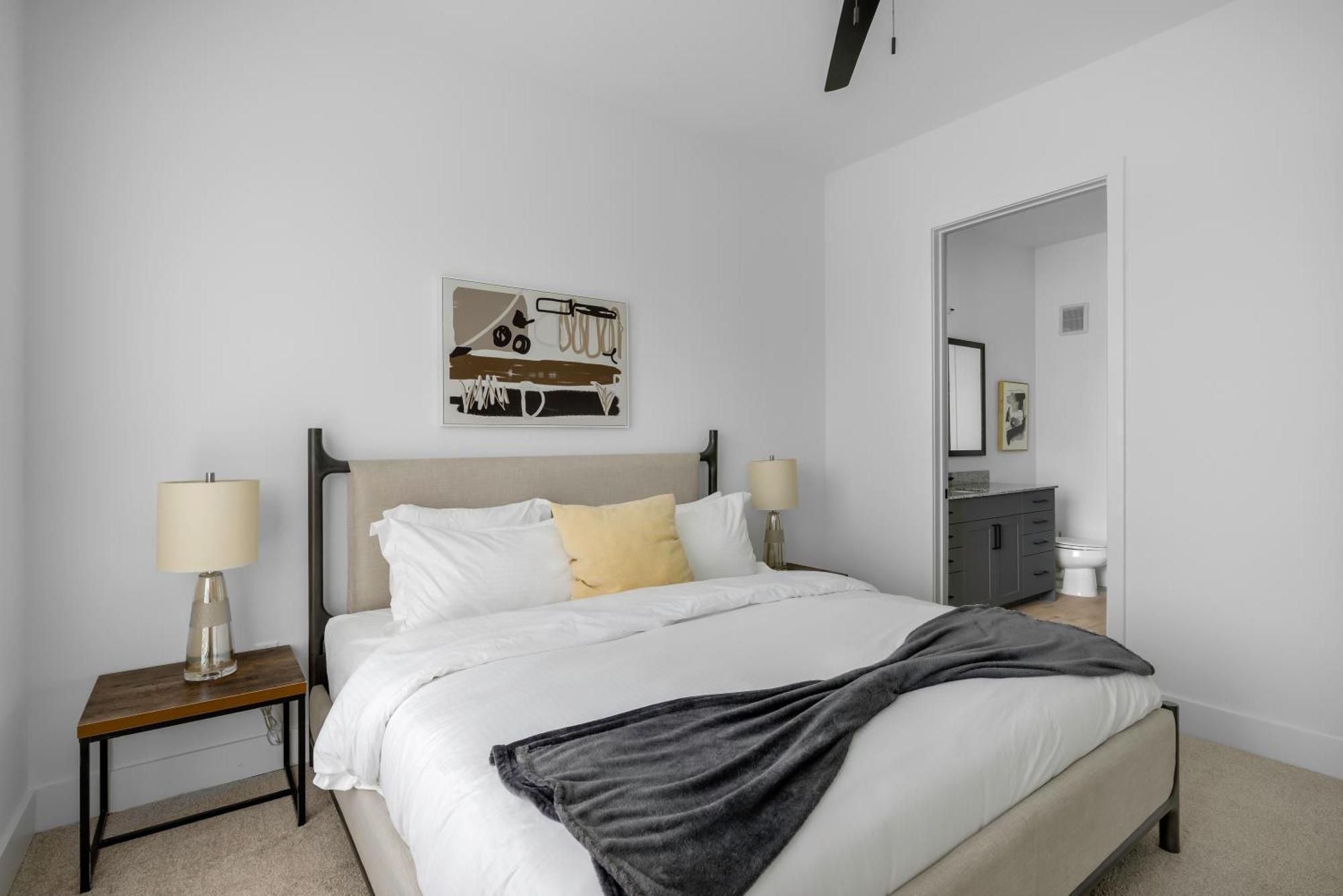 Railyard Apartments By Barsala Denton Habitación foto